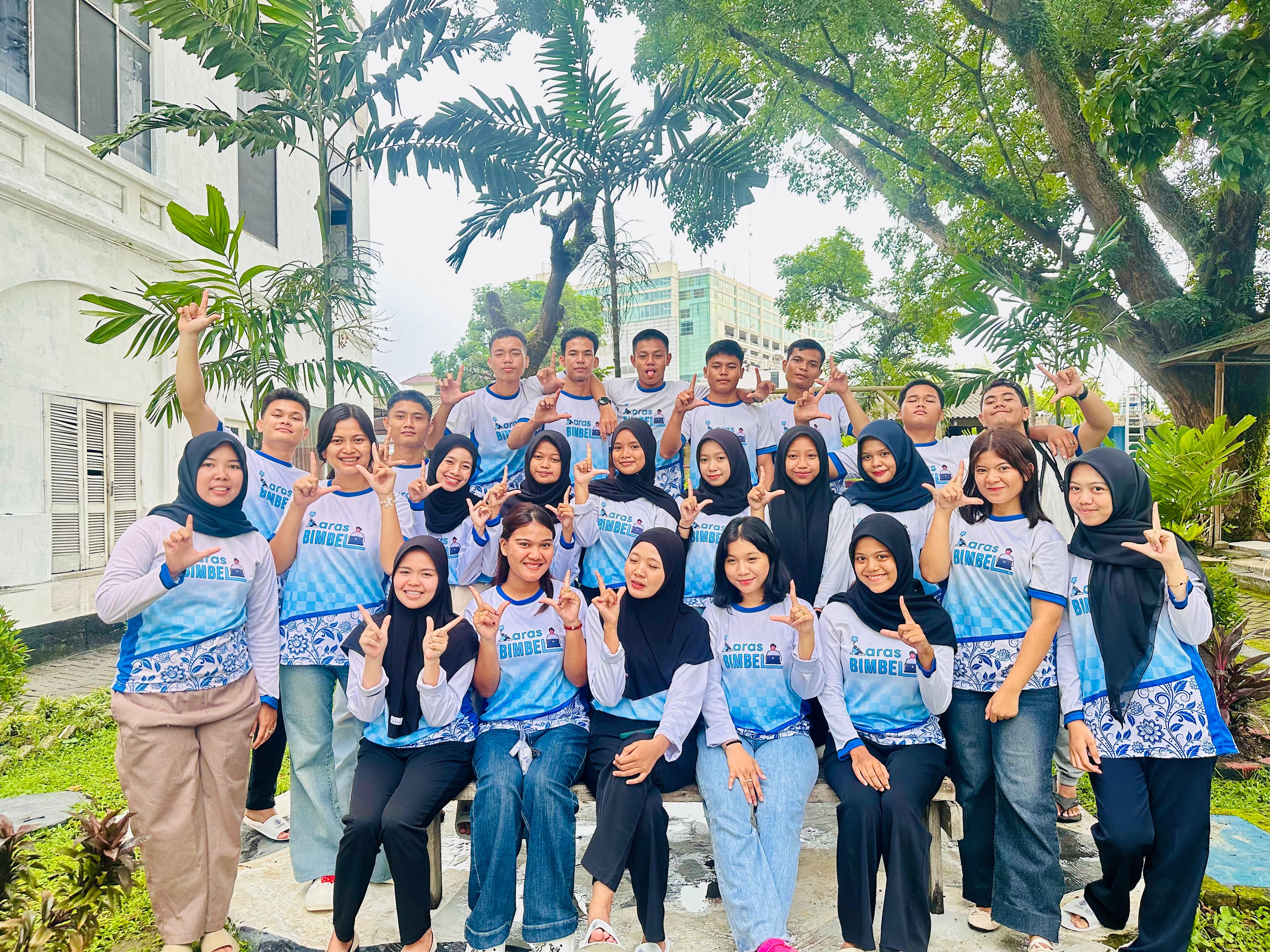Keseruan Belajar Bersama Rekan Kelas