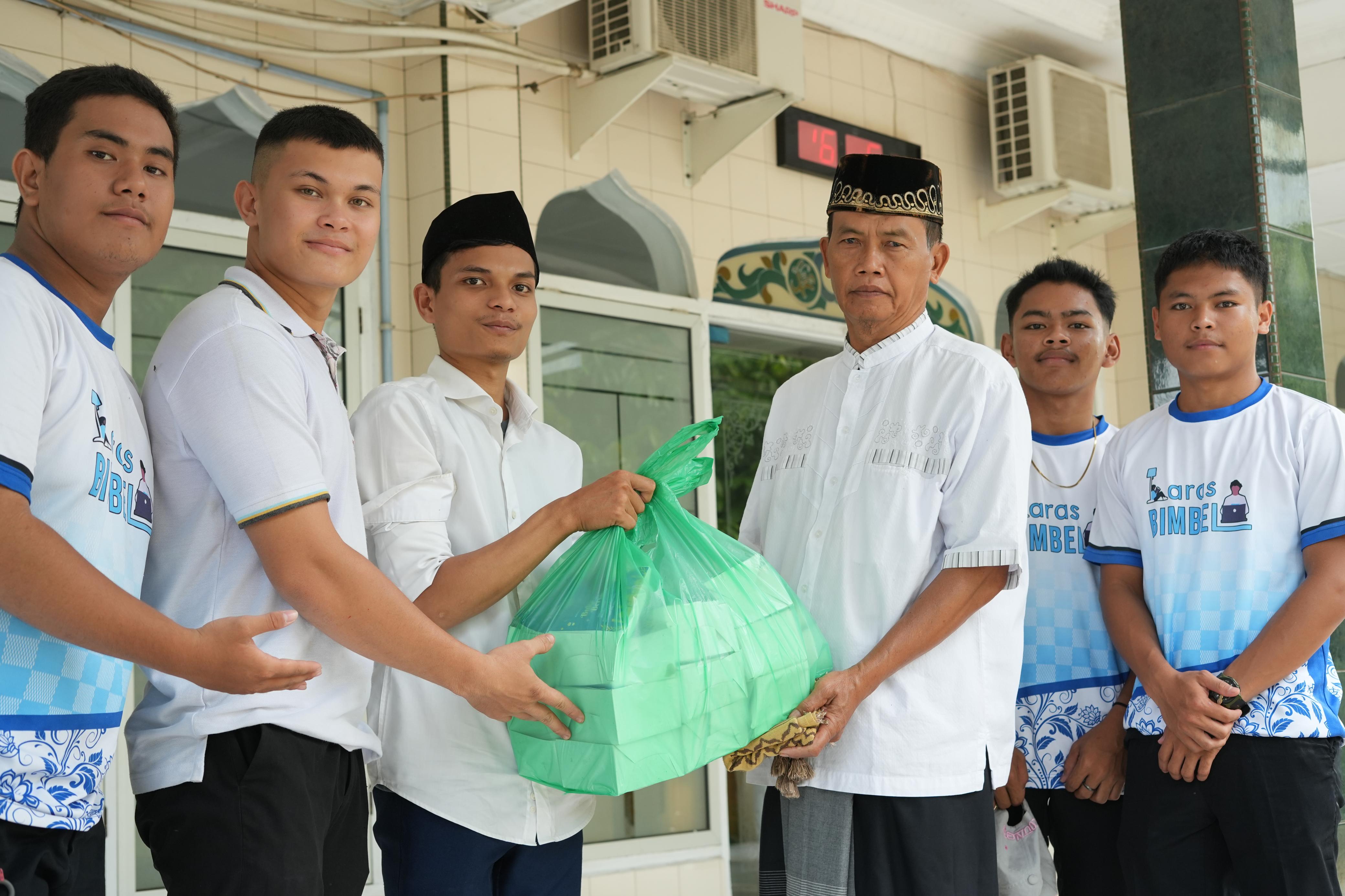 Siswa Laras Bimbel Gelar Buka Bersama dan Berbagi Takjil di Enam Titik Lokasi